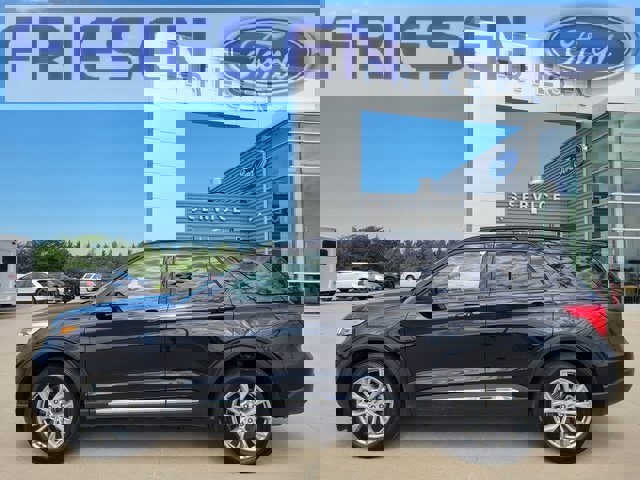 Used 2023 Ford Explorer XLT image 4