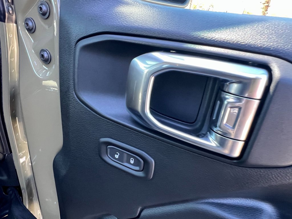 New 2025 Jeep Gladiator Willys image 14