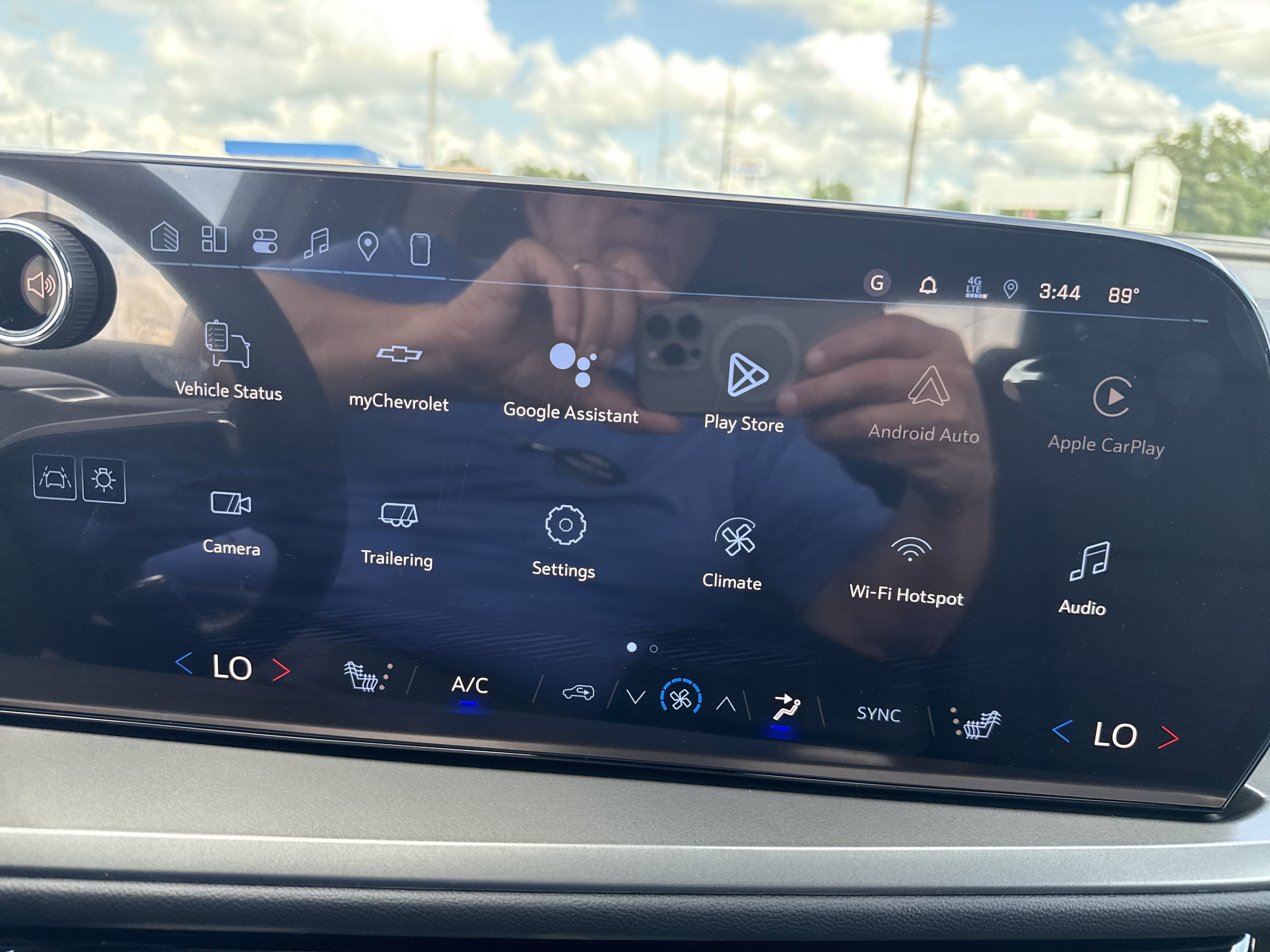 New 2026 Chevrolet Traverse LT w/ Sun and Wheel Package image 18