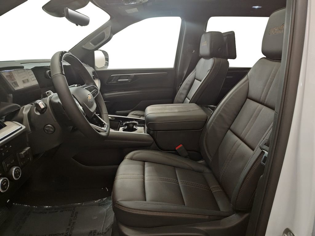 New 2026 Chevrolet Suburban High Country image 9