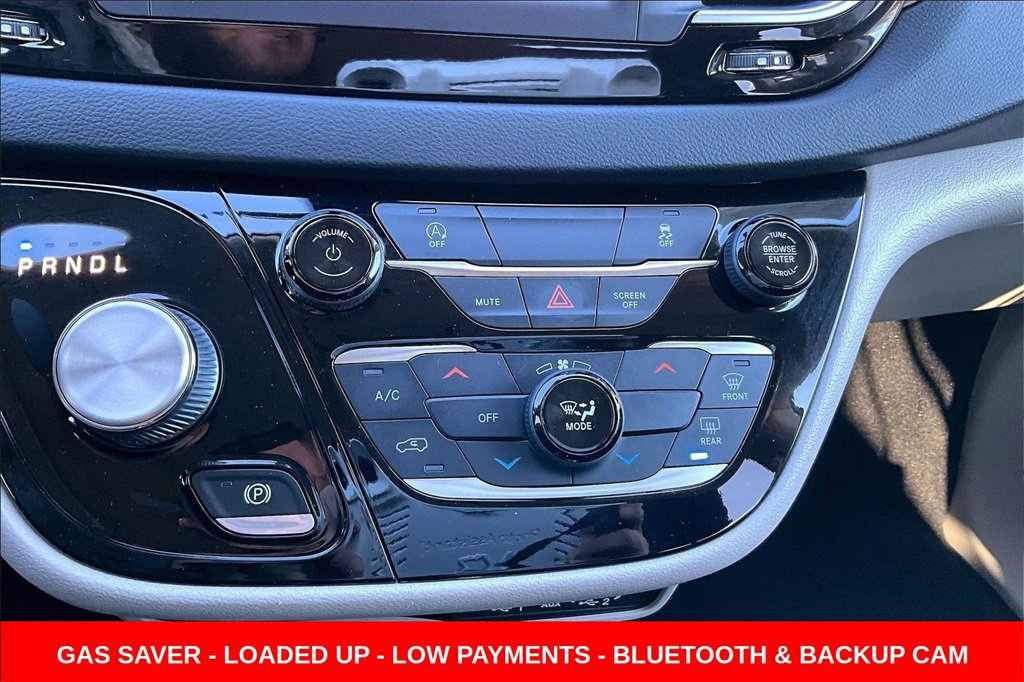 Used 2022 Chrysler Voyager LX image 15