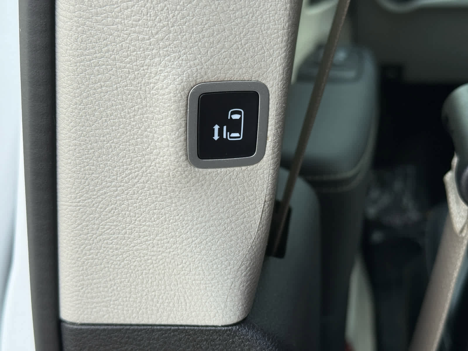 Used 2024 Chrysler Pacifica Touring-L image 35