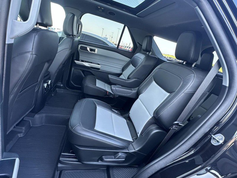 Used 2024 Ford Explorer XLT w/ Equipment Group 202A AWD/4WD image 11