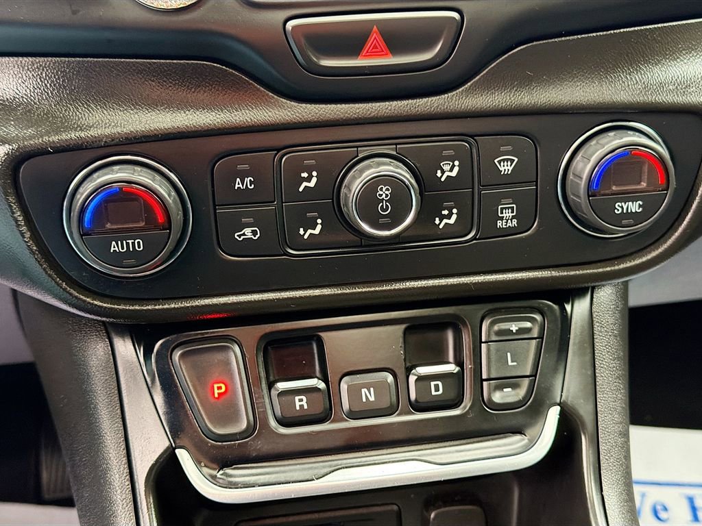 Used 2020 GMC Terrain SLT w/ Preferred Package image 16