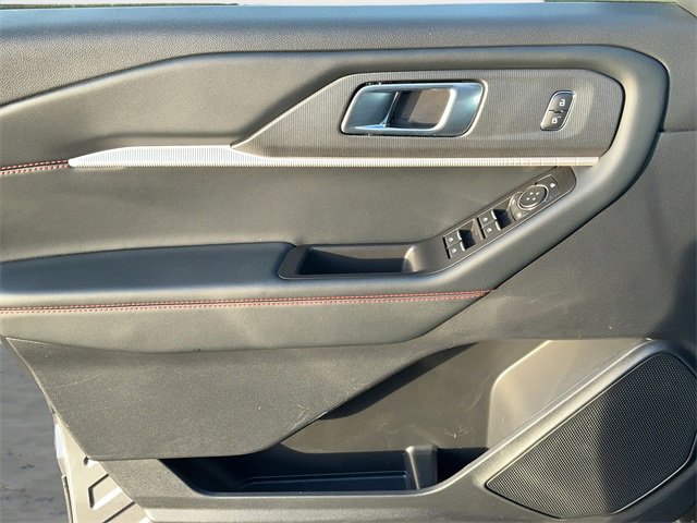Used 2025 Ford Explorer ST-Line image 12