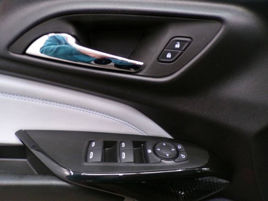 Used 2025 Chevrolet Trax LT w/ Driver Confidence Package FWD image 13