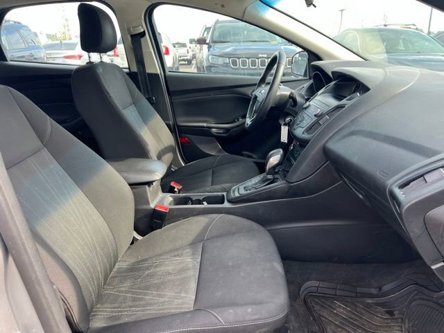 Used 2018 Ford Focus SE w/ SE Winter Package FWD image 9