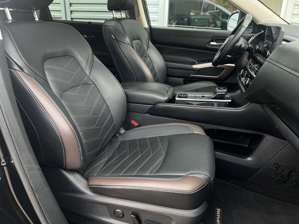 Used 2023 Nissan Pathfinder Platinum image 25