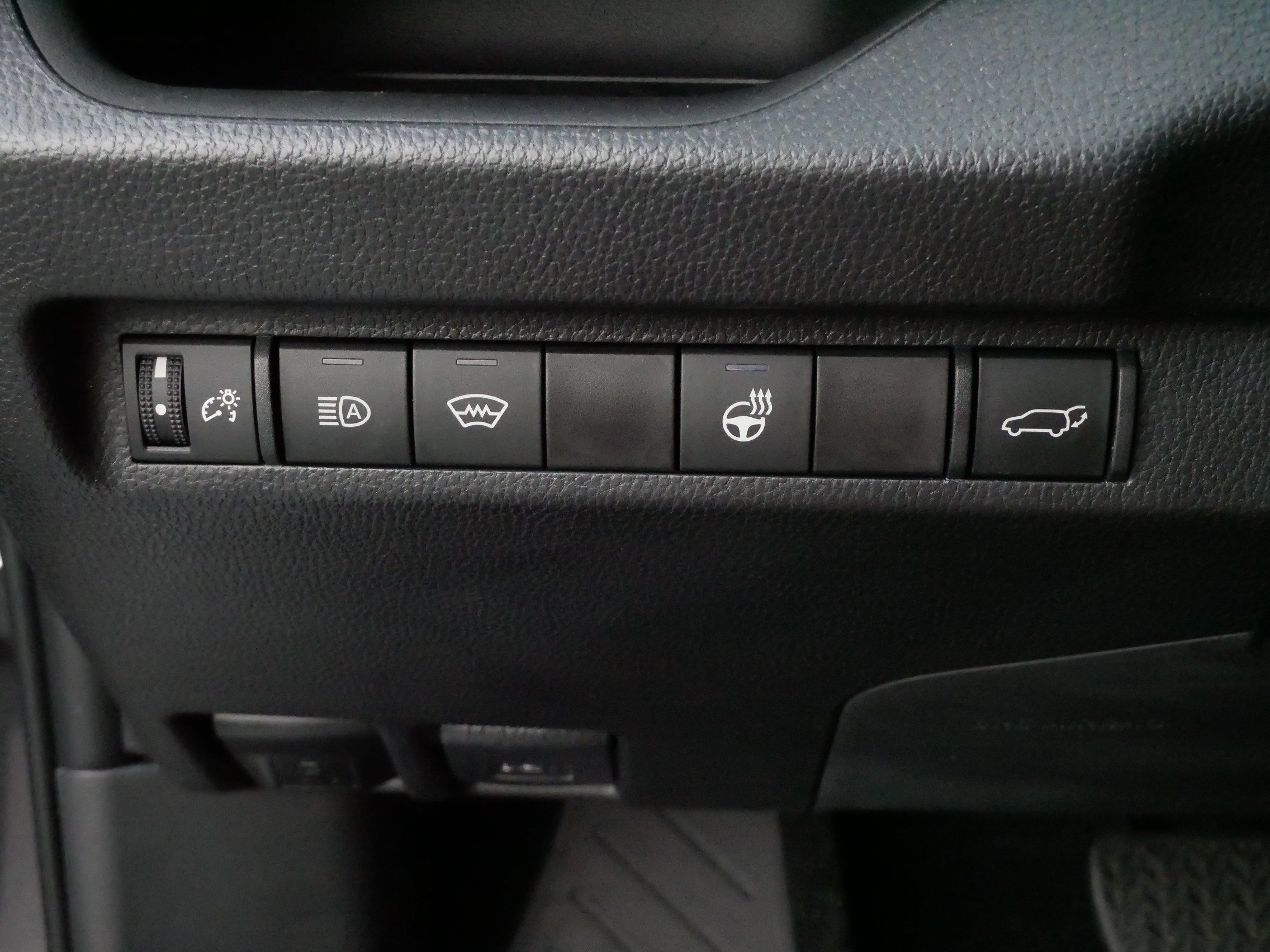 Certified 2023 Toyota RAV4 XLE Premium AWD/4WD image 27