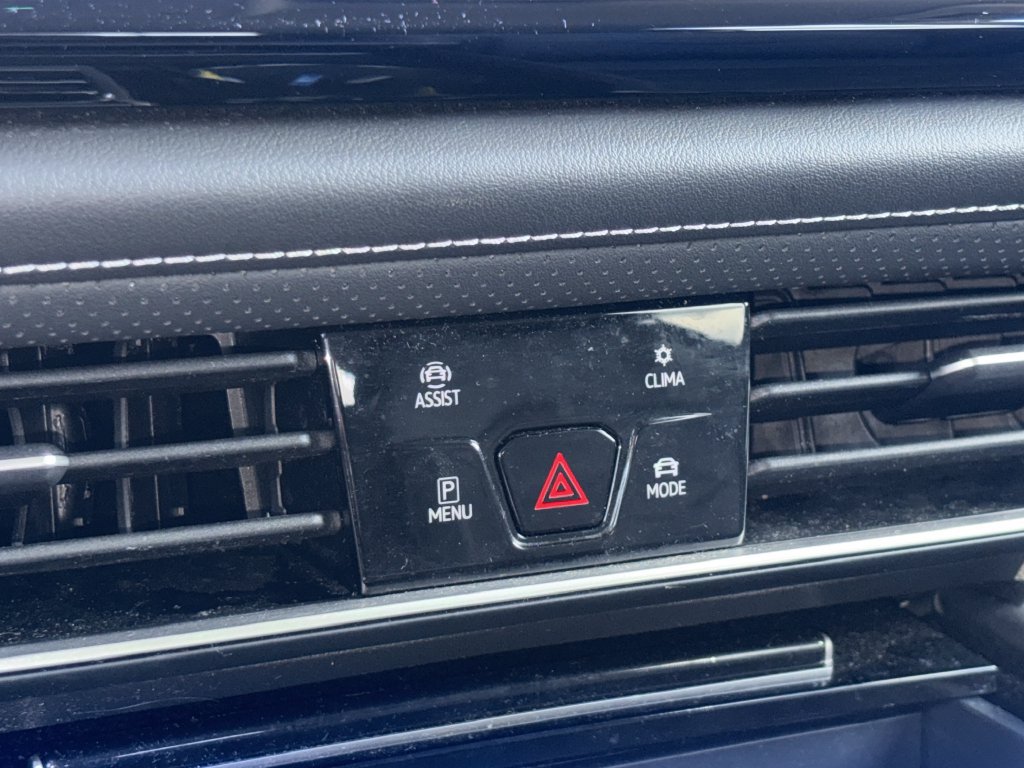 Used 2025 Volkswagen Atlas SE FWD image 4