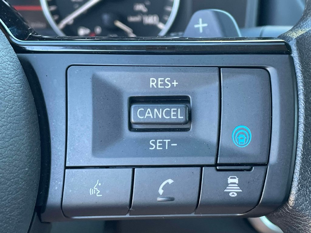 Used 2023 Nissan Rogue SV AWD/4WD image 32