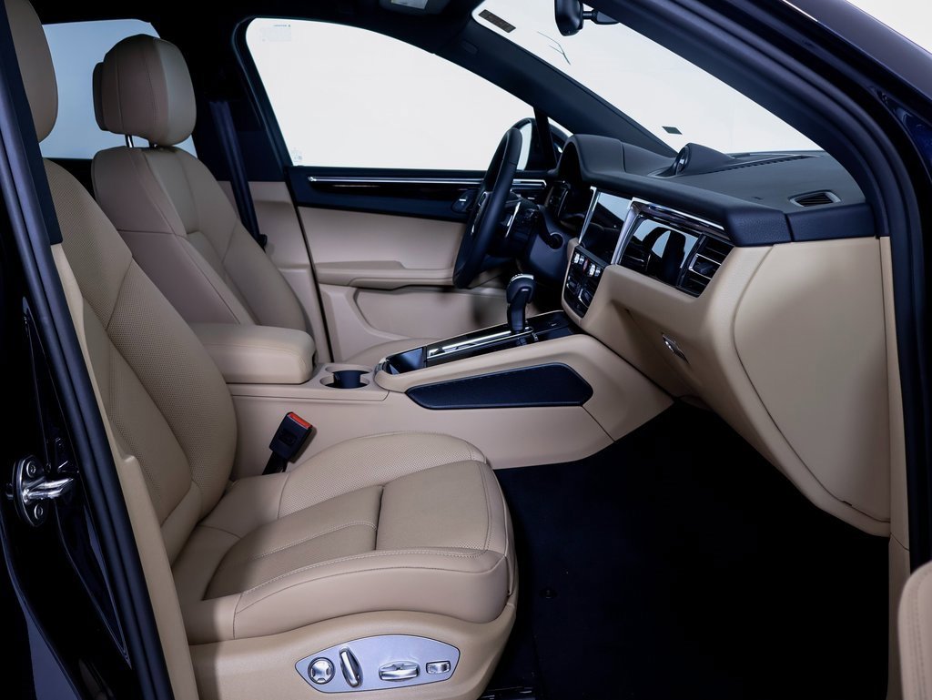 New 2025 Porsche Macan image 8
