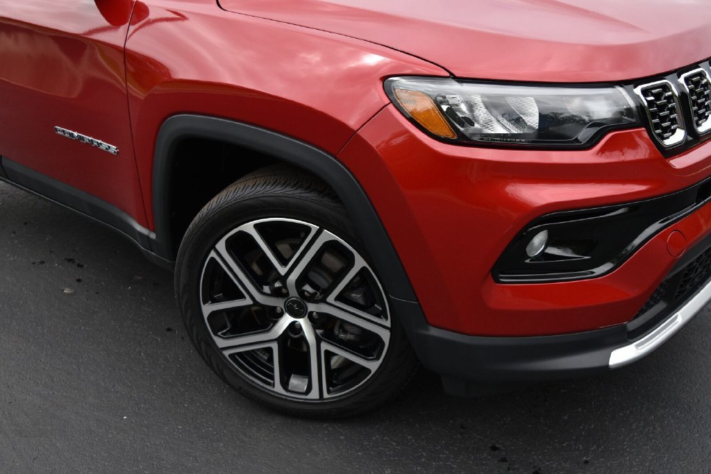 Certified 2025 Jeep Compass Limited AWD/4WD image 4