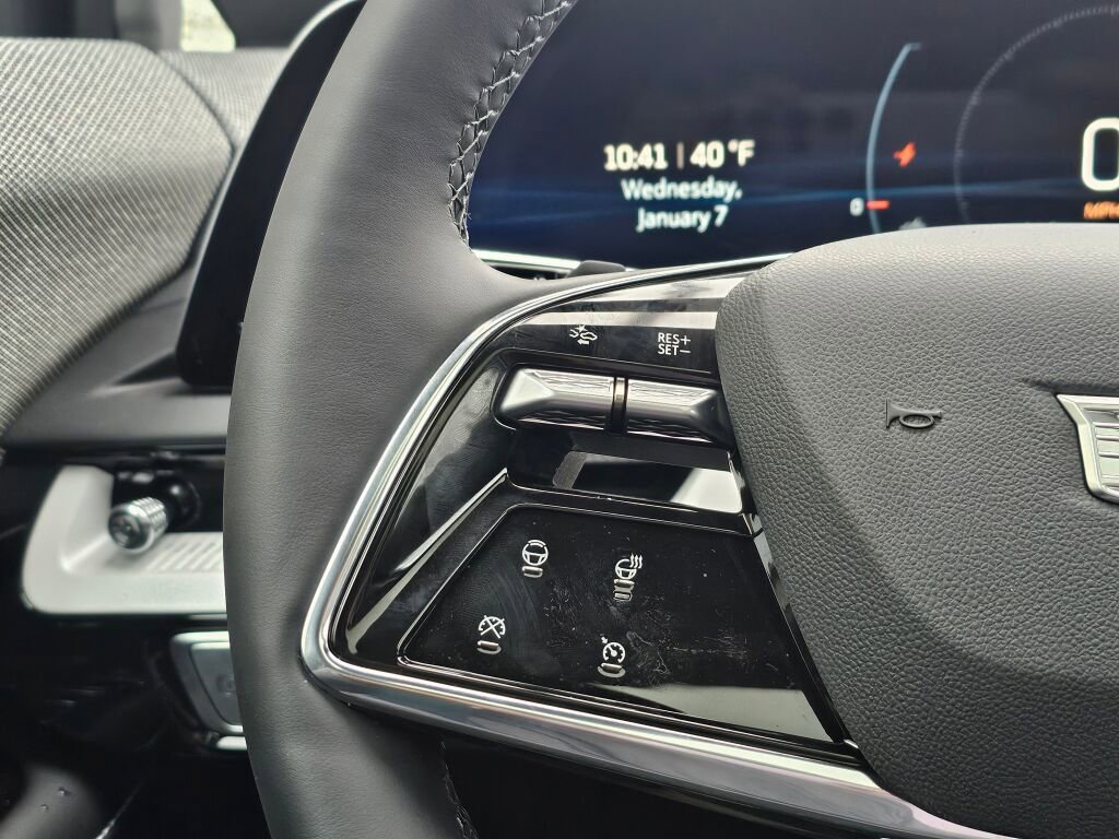 New 2026 Cadillac Optiq Luxury 1 image 33