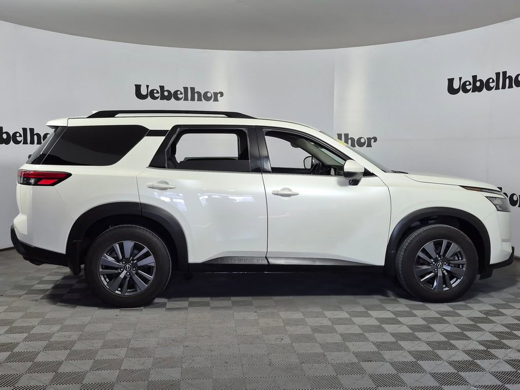 Used 2024 Nissan Pathfinder SV w/ Black Appearance Package AWD/4WD image 8