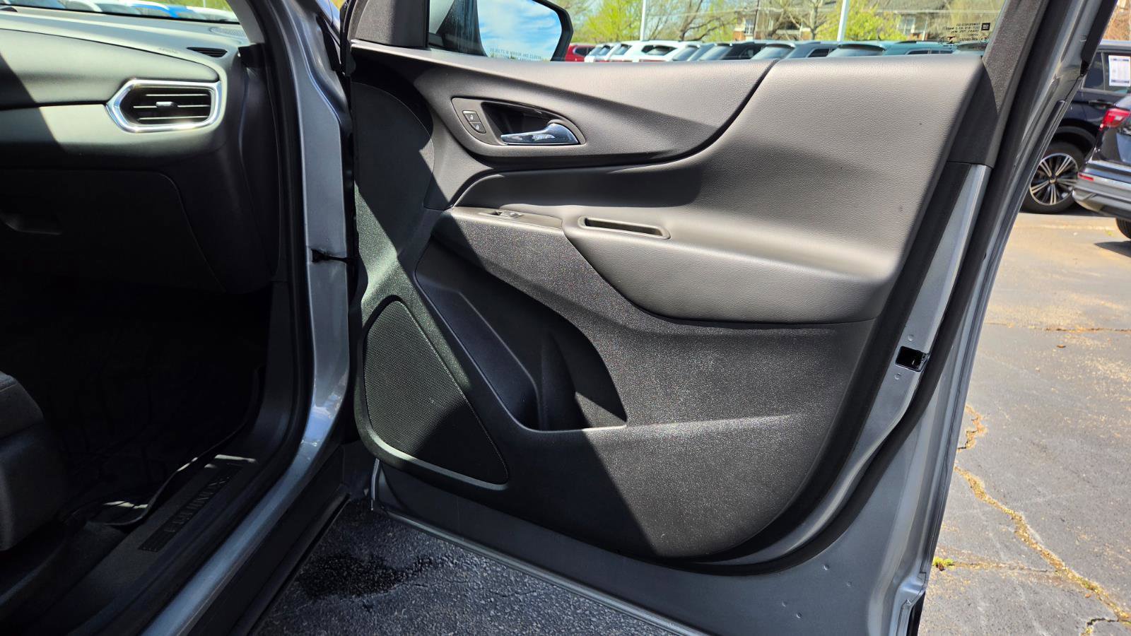 Used 2023 Chevrolet Equinox LT image 36