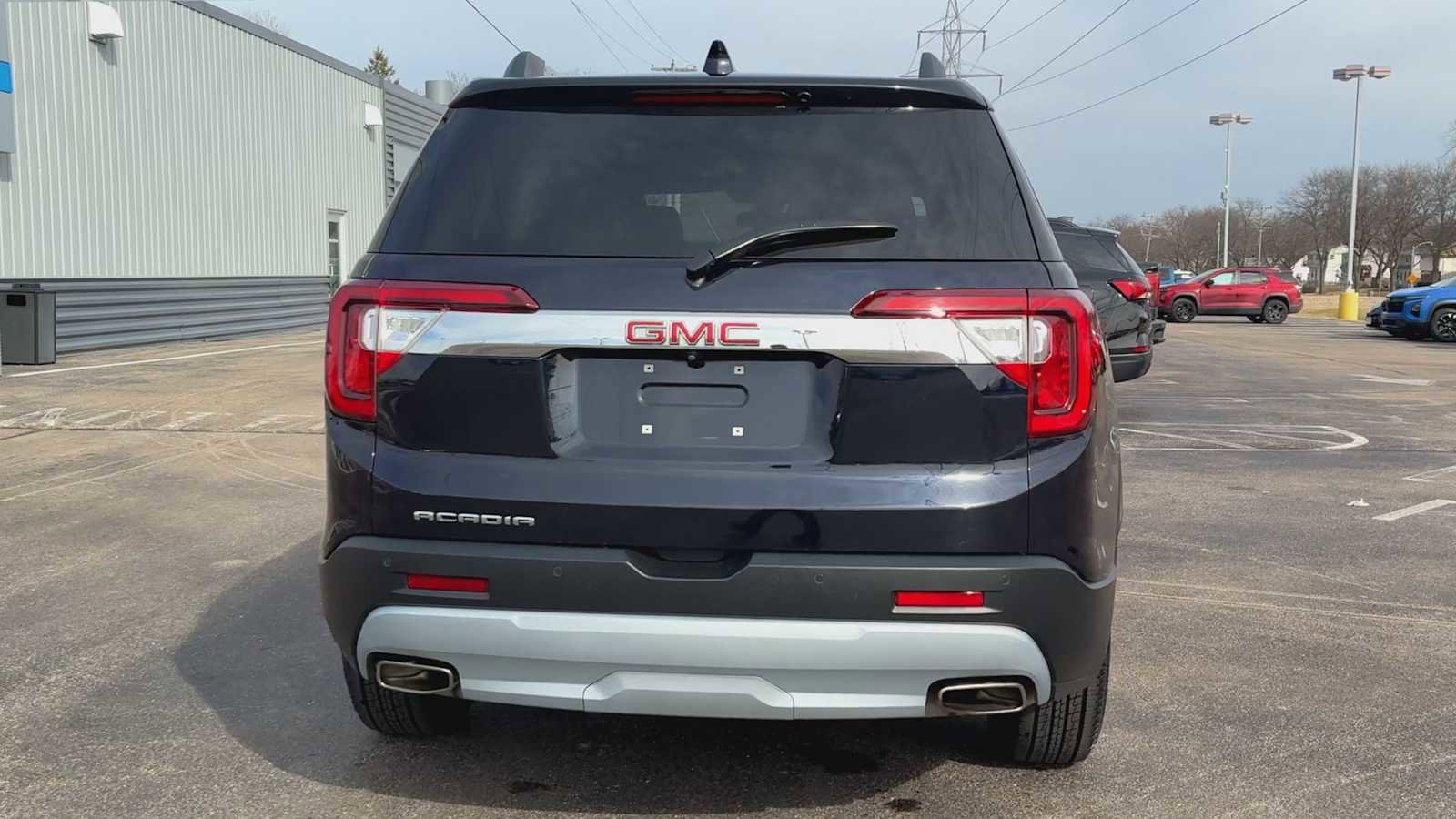 Certified 2022 GMC Acadia SLE w/ Driver Convenience Package image 3