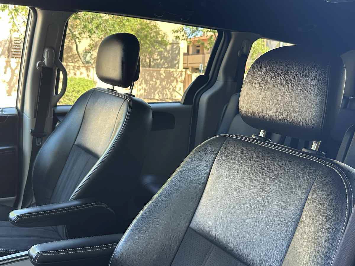 Used 2020 Dodge Grand Caravan SXT FWD image 25