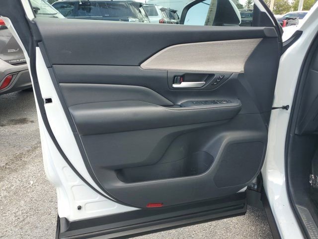 Used 2024 Toyota Grand Highlander Limited image 15