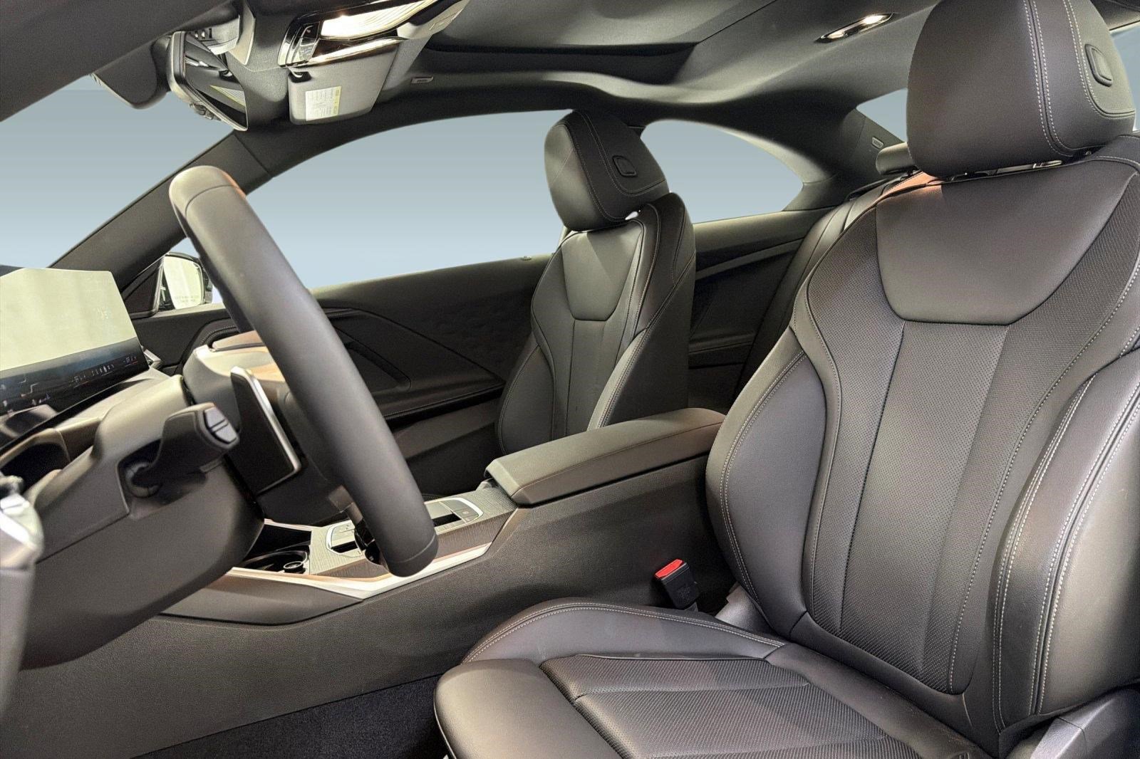 Used 2025 BMW 230i Coupe w/ Convenience Package image 23