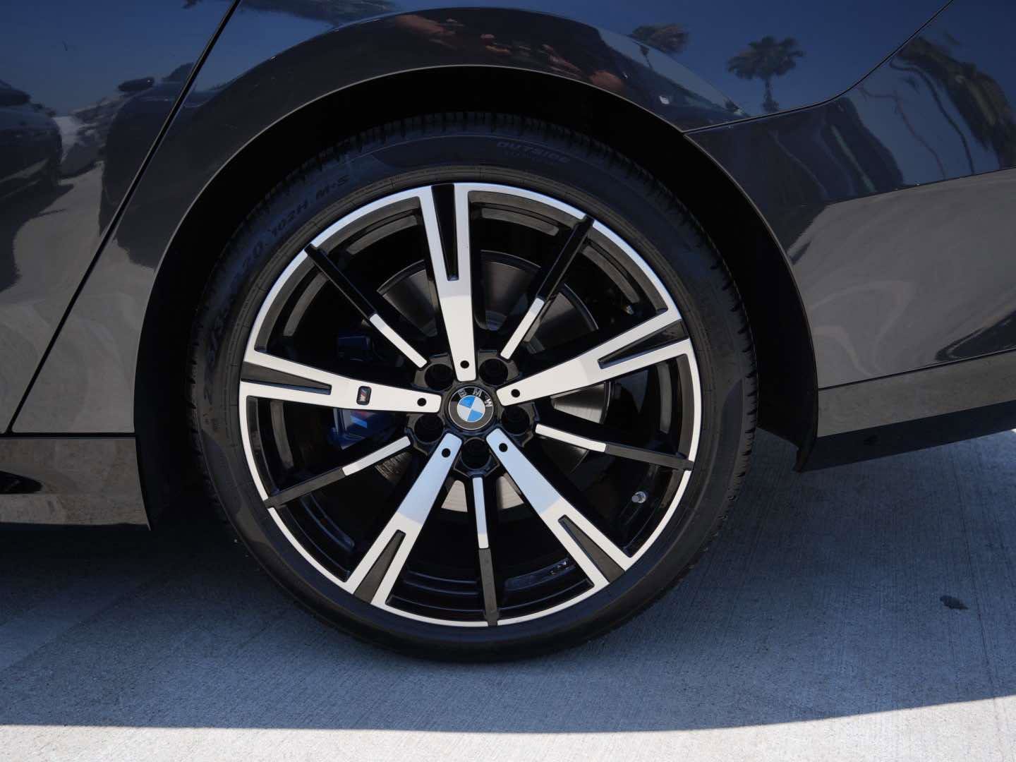 Used 2026 BMW 530i w/ M Sport Package RWD image 6
