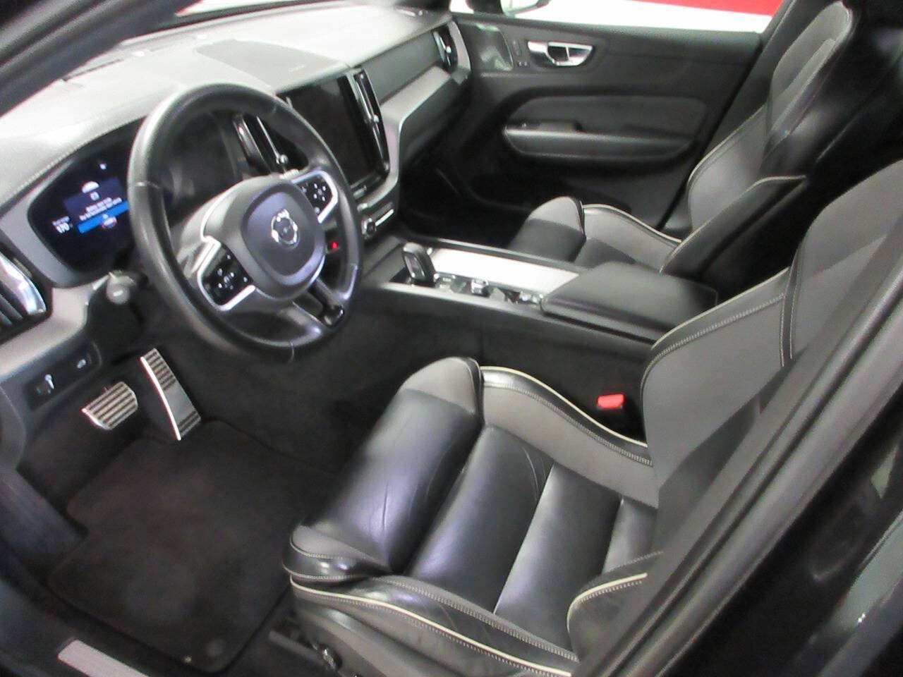 Used 2022 Volvo XC60 B5 R-Design w/ Advanced Package AWD/4WD image 8