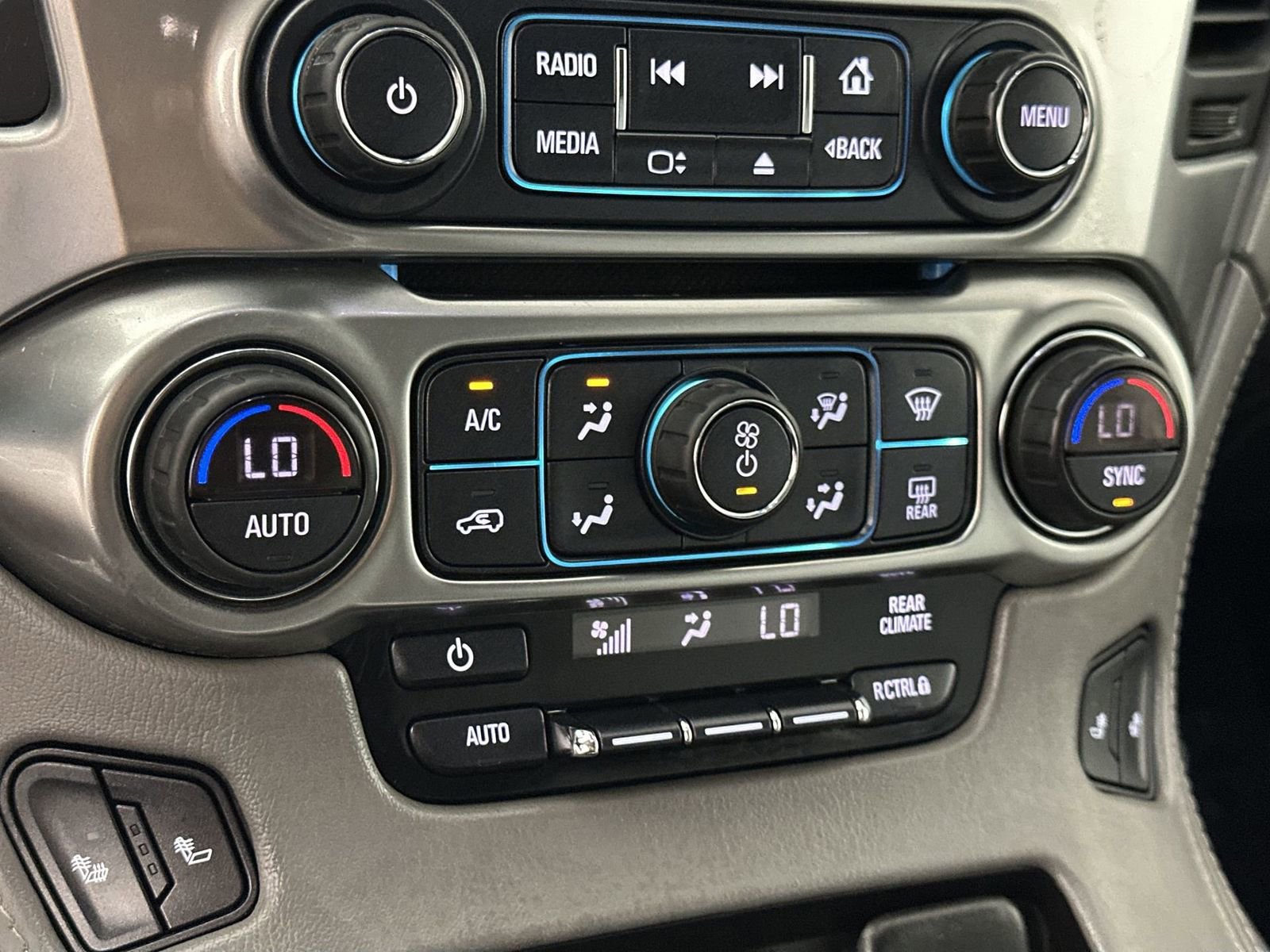 Used 2020 Chevrolet Suburban LT RWD image 19