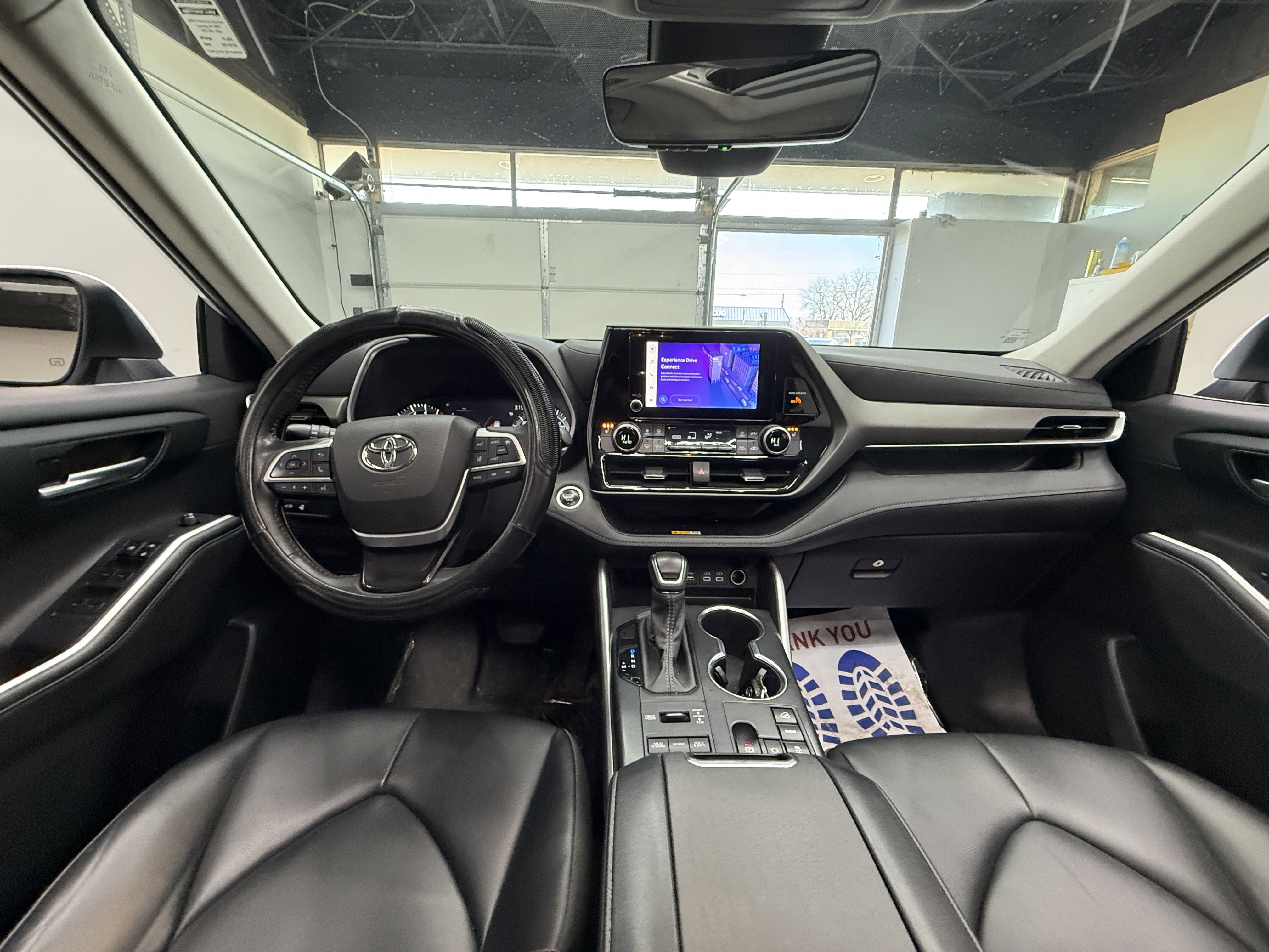 Used 2024 Toyota Highlander XLE image 12