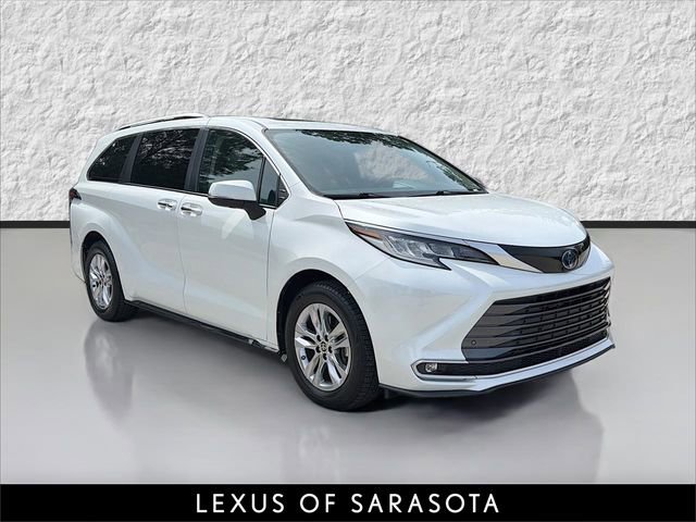 Used 2022 Toyota Sienna Limited FWD image 1