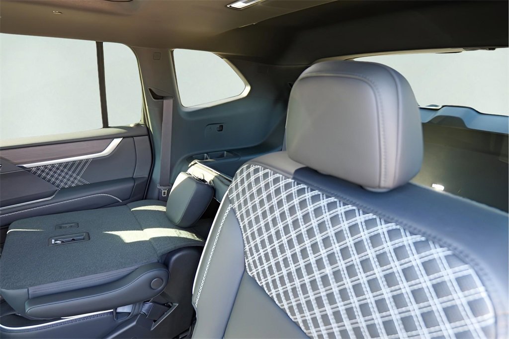 New 2026 GMC Acadia Denali w/ Super Cruise Package image 24