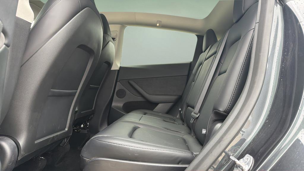 Used 2025 Tesla Model Y Long Range image 19