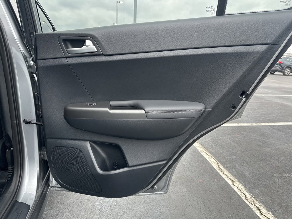 Used 2022 Kia Sportage LX image 11