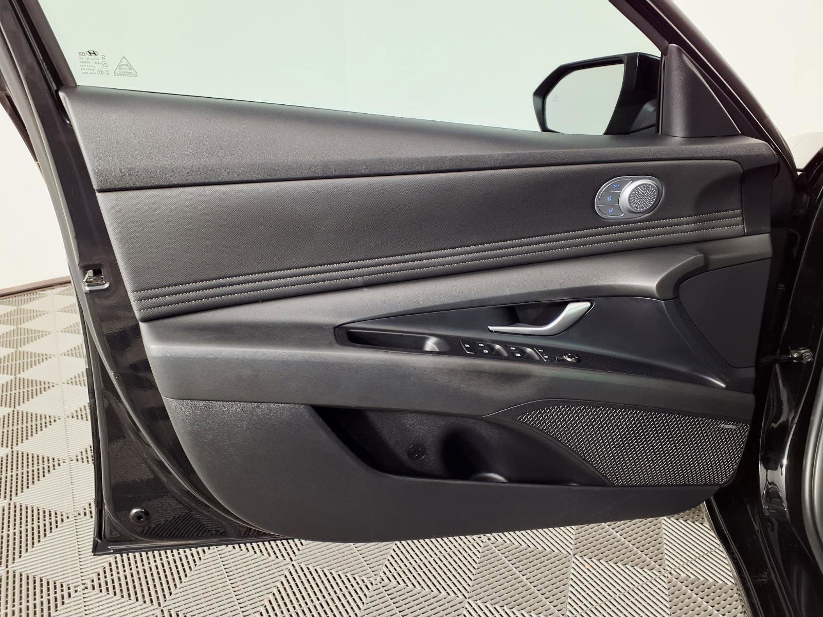 Certified 2023 Hyundai Elantra Limited FWD image 16