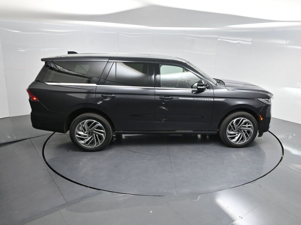Used 2025 Lincoln Navigator Reserve image 60