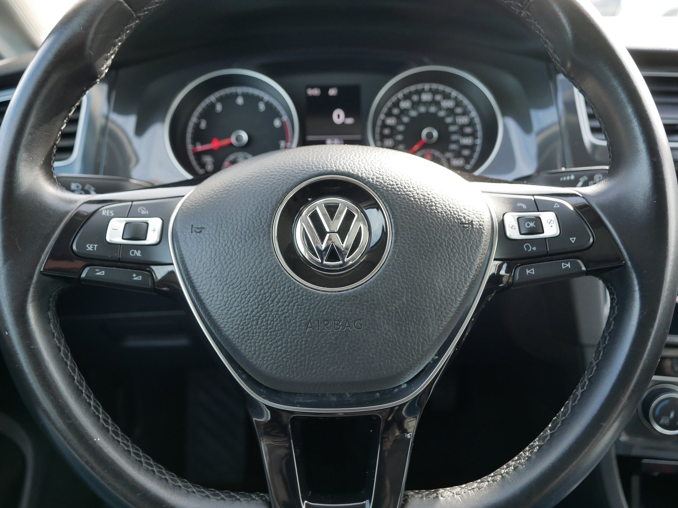 Used 2018 Volkswagen Golf SE image 25