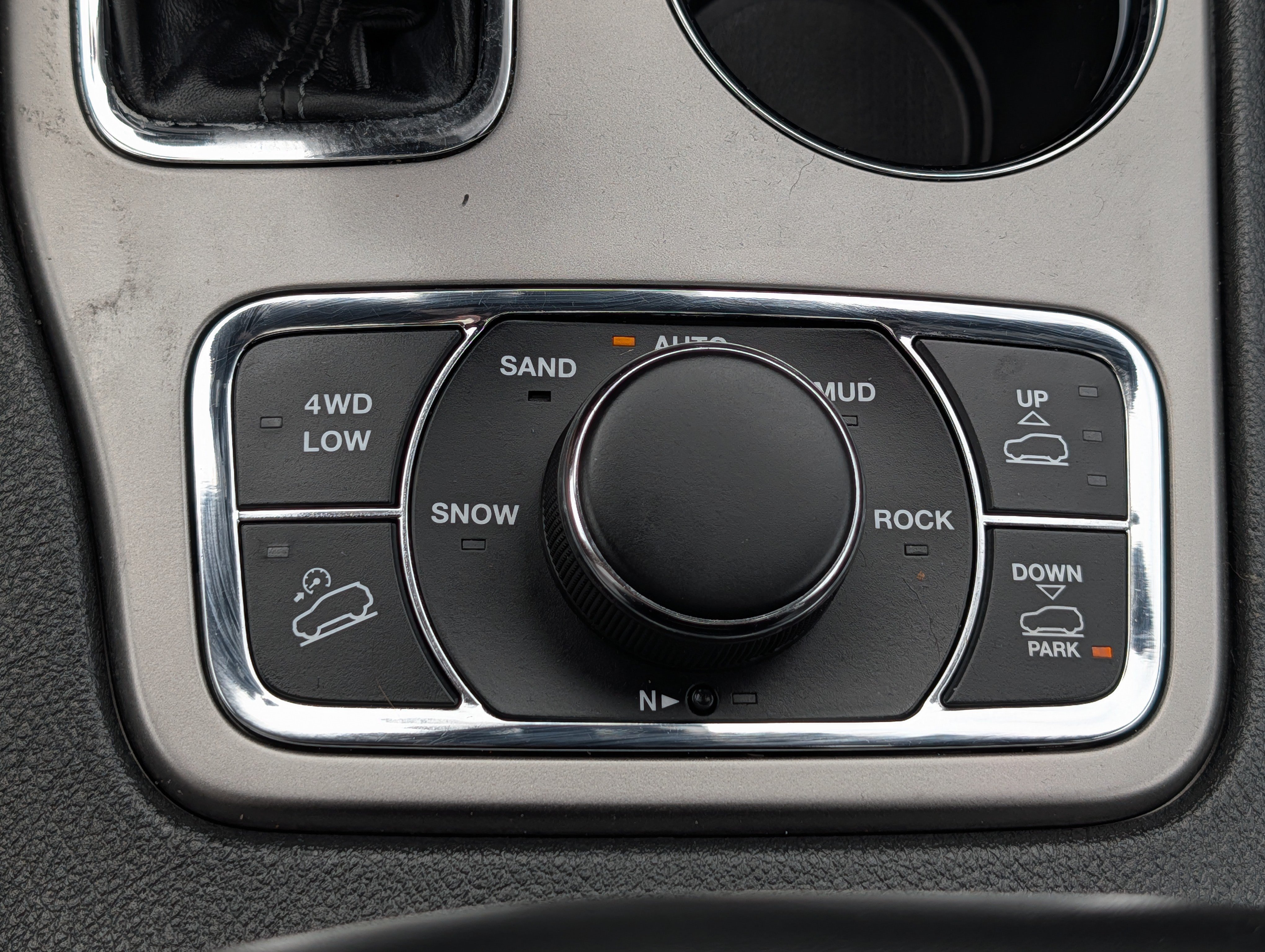 Used 2019 Jeep Grand Cherokee Overland AWD/4WD image 28