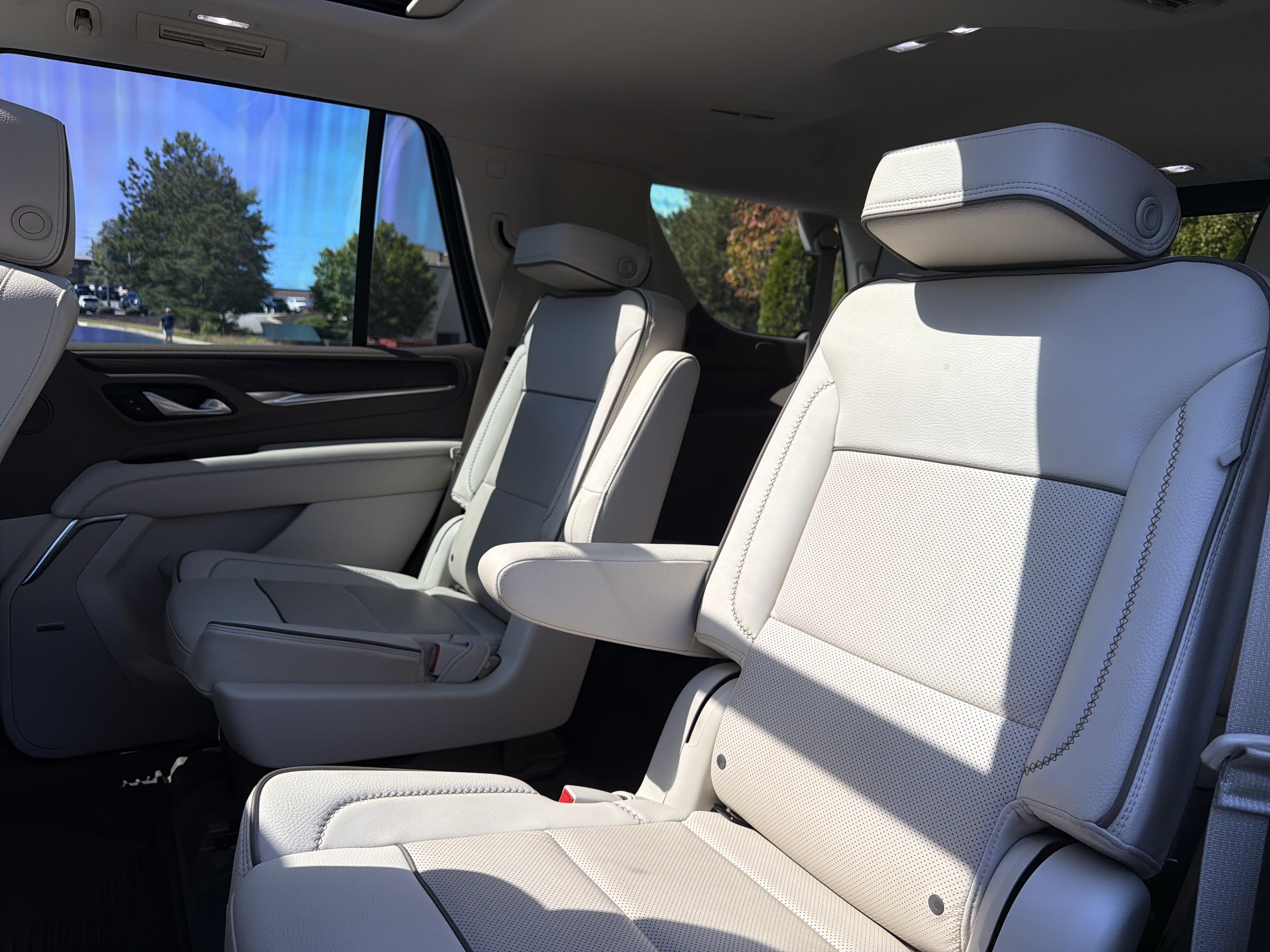 Used 2022 GMC Yukon Denali RWD image 9