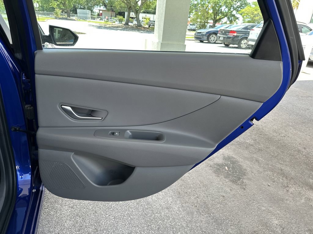 Used 2024 Hyundai Elantra SEL w/ Convenience Package FWD image 32