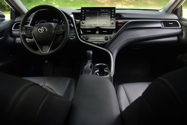 Used 2022 Toyota Camry SE w/ Audio Upgrade Package FWD image 8