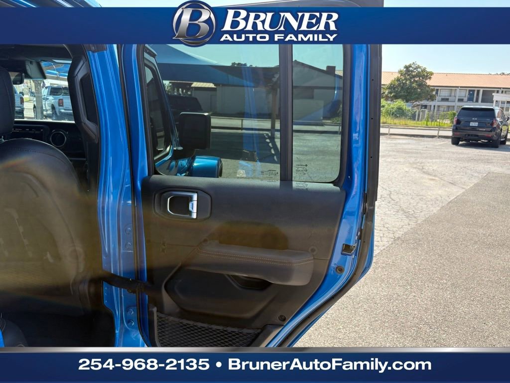 Used 2023 Jeep Wrangler Unlimited Rubicon 392 image 16