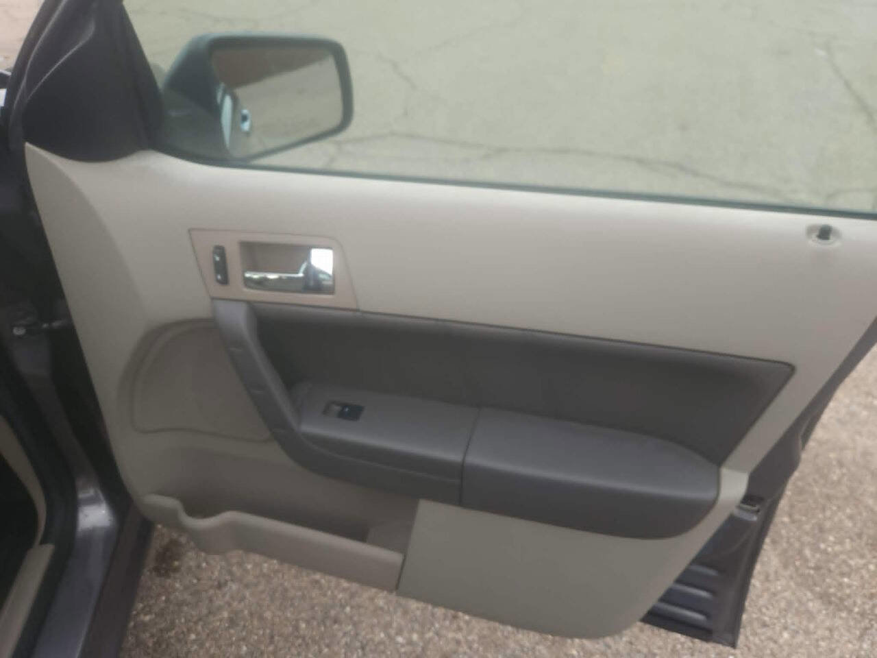 Used 2010 Ford Focus SEL FWD image 19