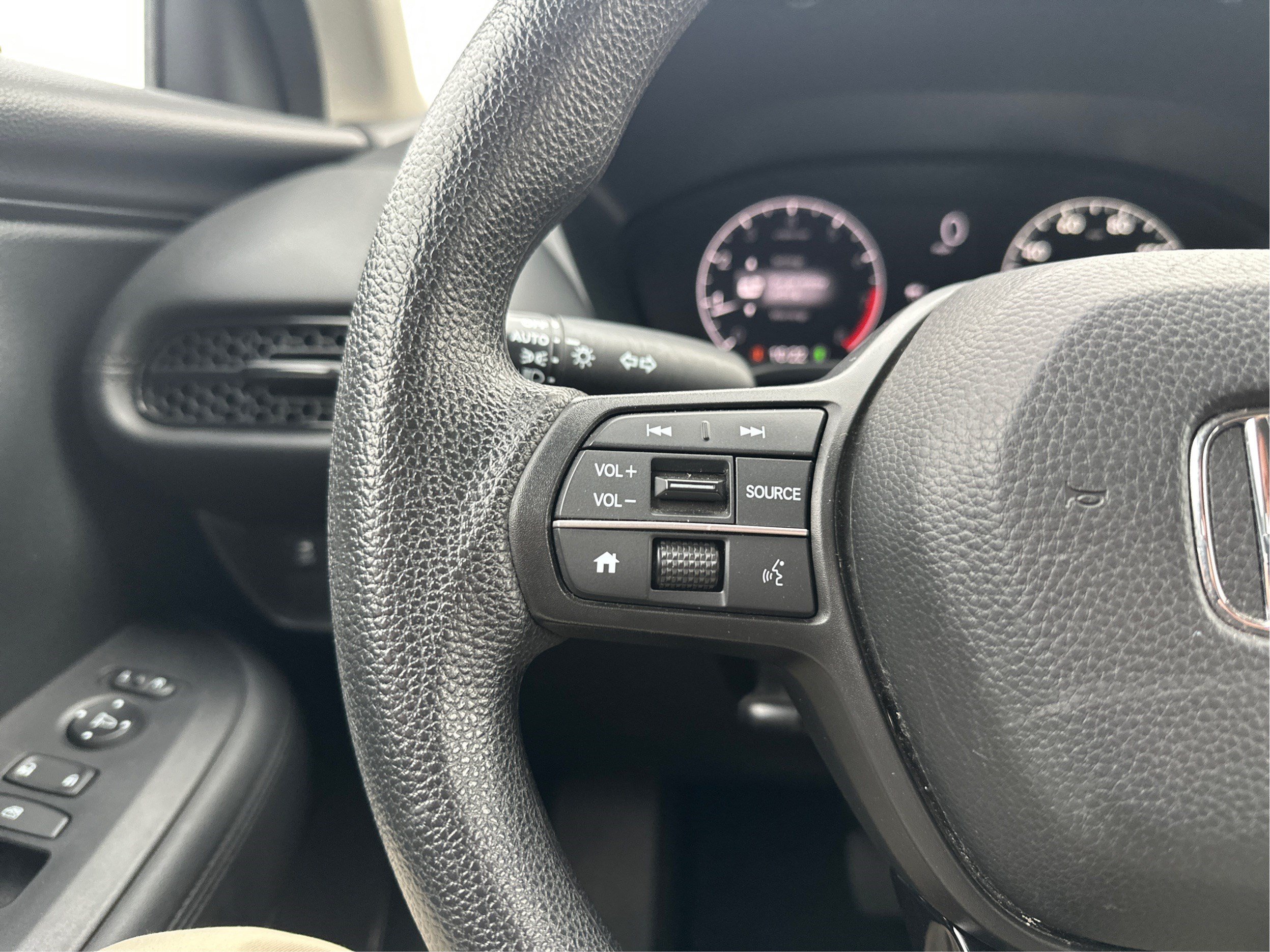 Used 2023 Honda HR-V LX image 31