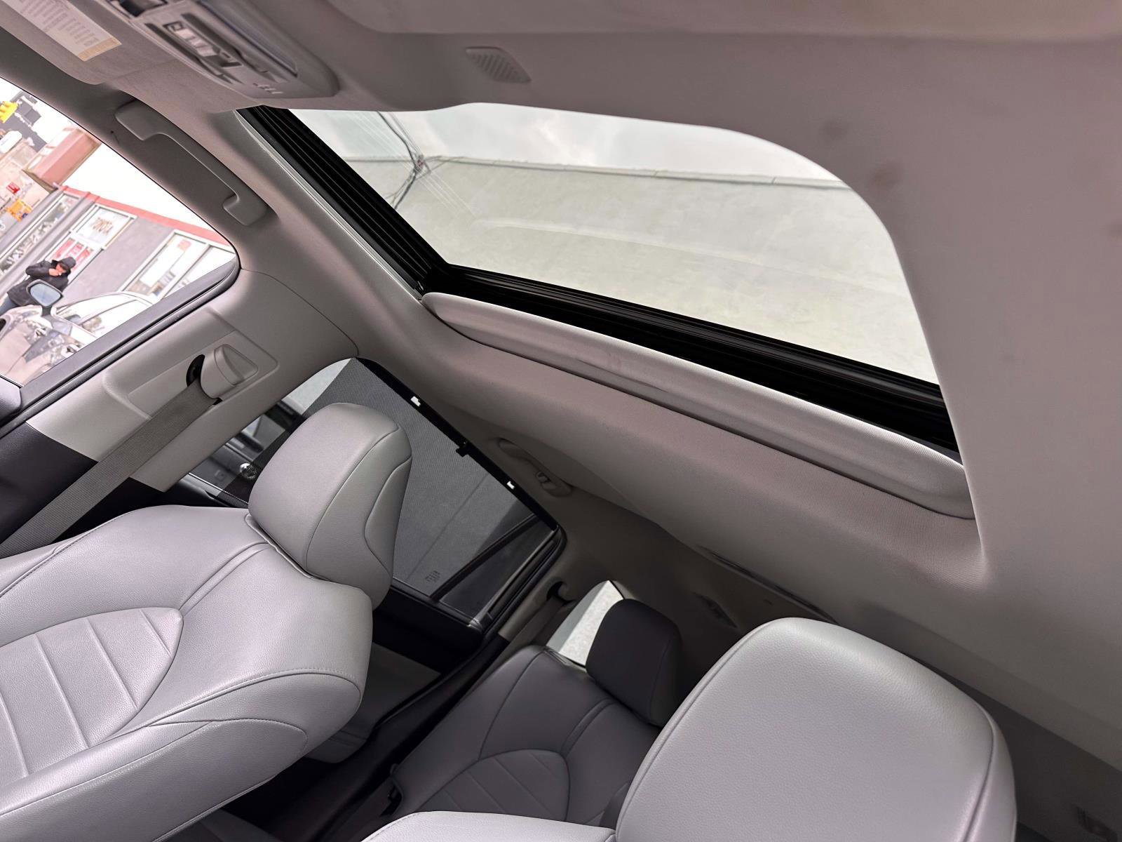 Certified 2020 Toyota Highlander XLE AWD/4WD image 13