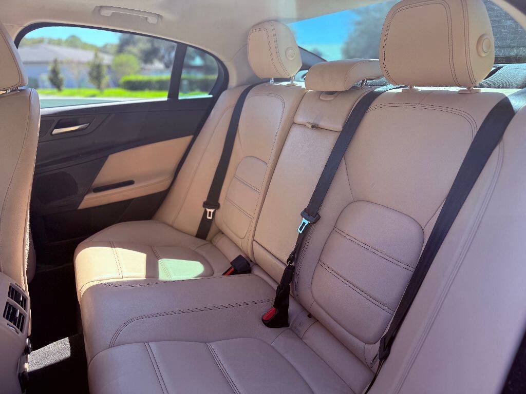 Used 2017 Jaguar XE Prestige AWD/4WD image 32