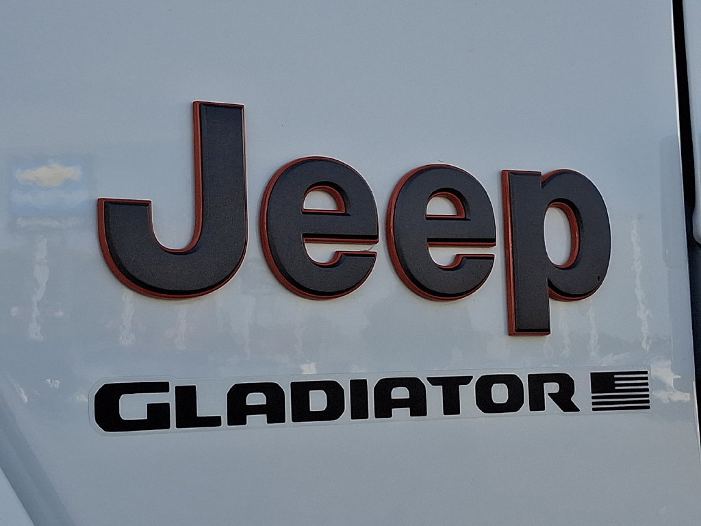 Used 2023 Jeep Gladiator Mojave w/ Cold Weather Group AWD/4WD image 30