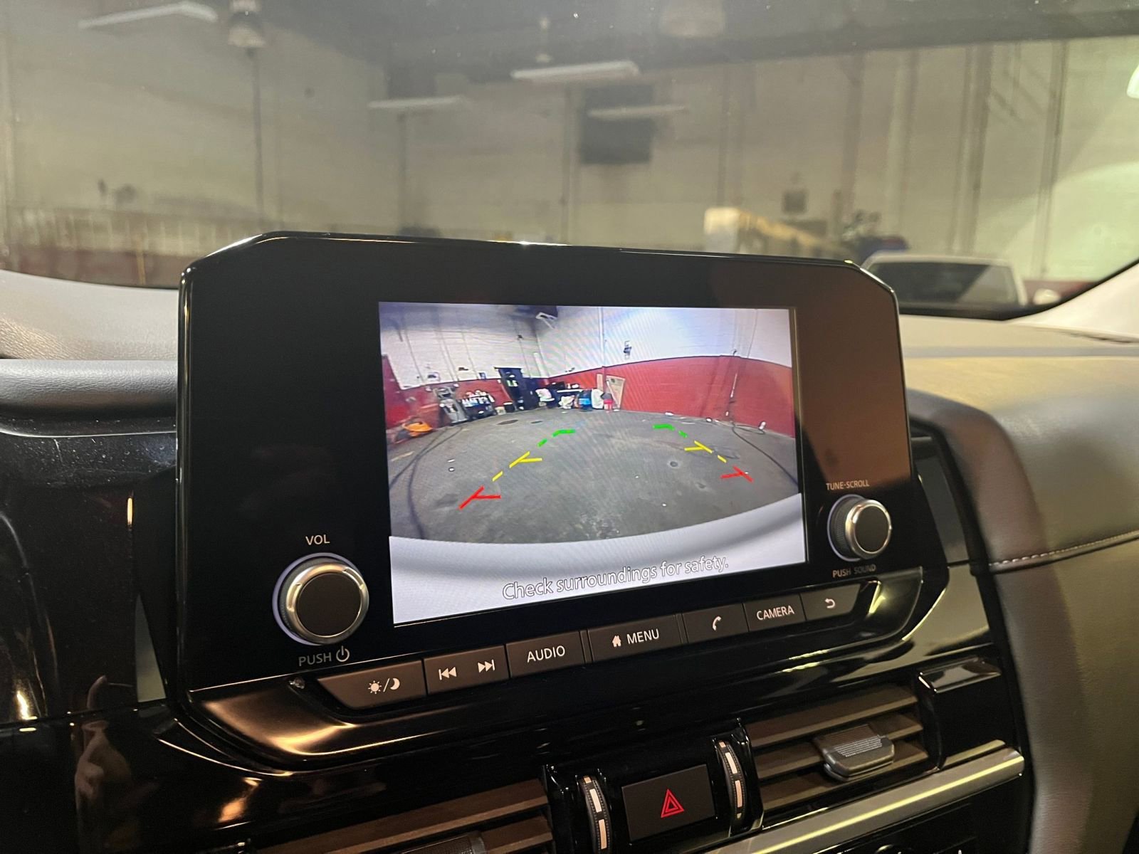 Used 2025 Nissan Pathfinder SV image 17