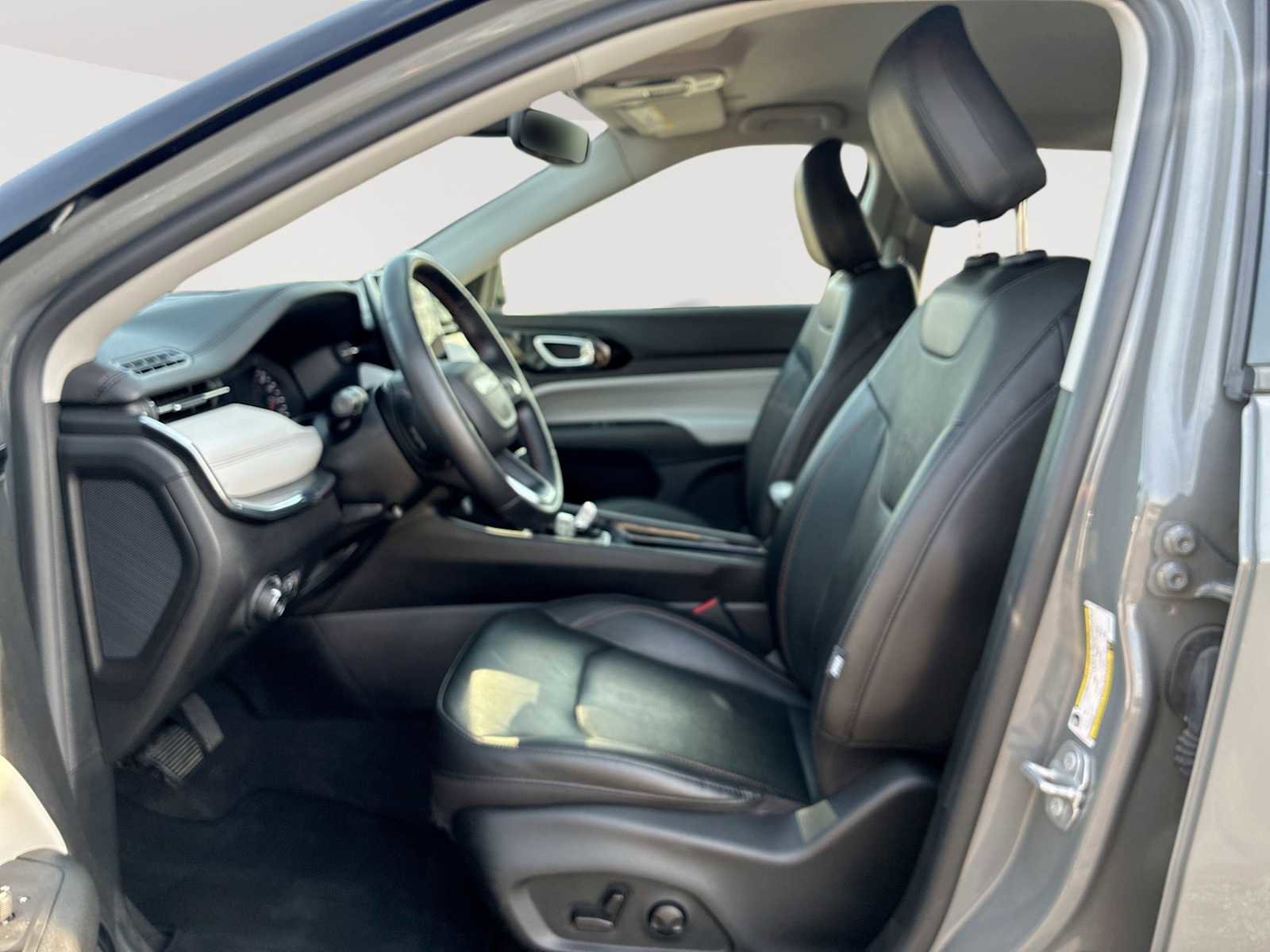 Used 2022 Jeep Compass Limited image 18