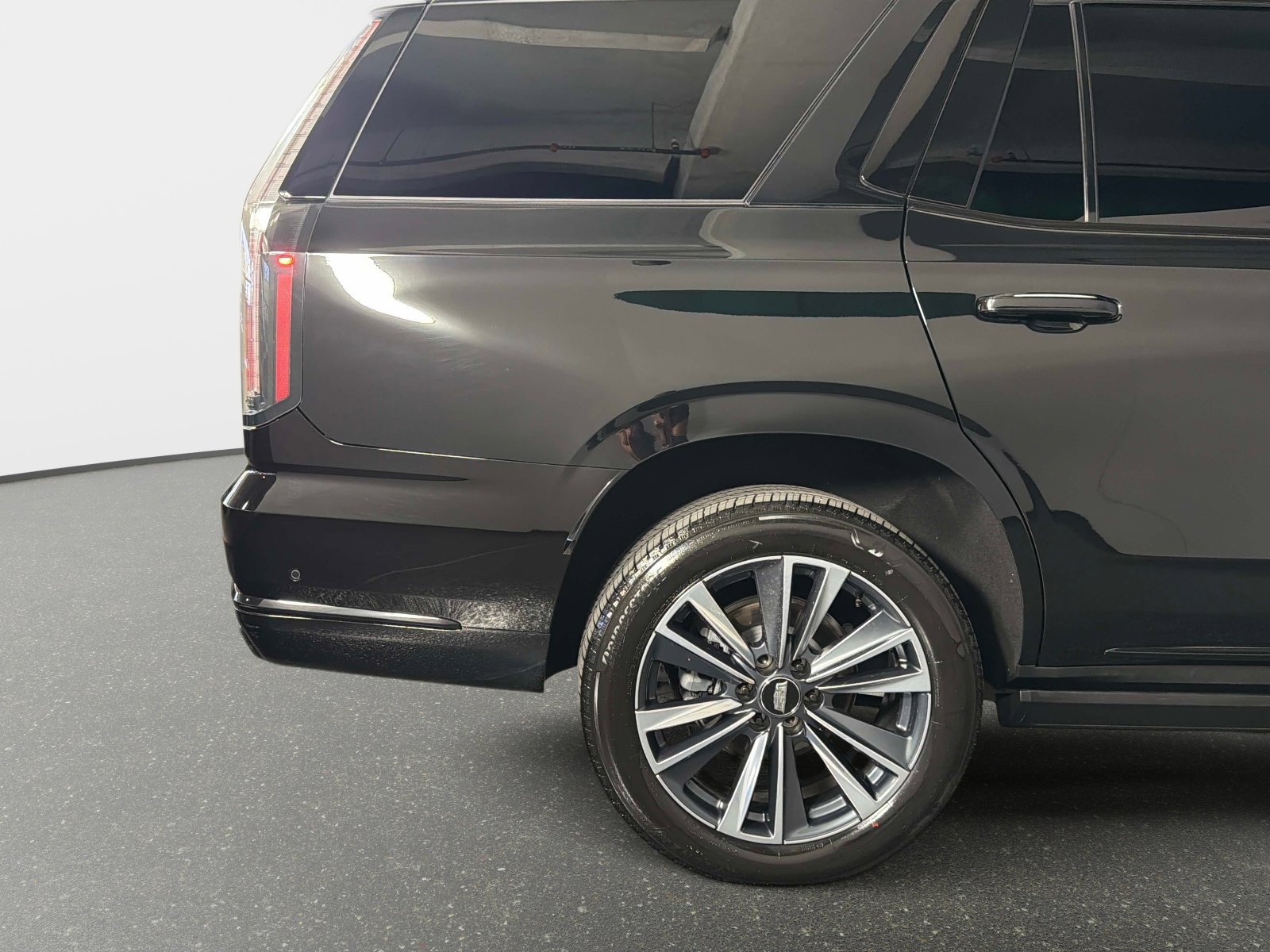 Used 2025 Cadillac Escalade Sport w/ Touring Package image 18