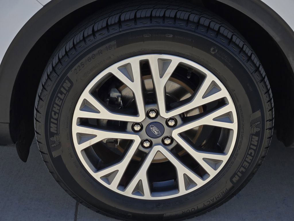 Used 2022 Ford Escape SEL image 9