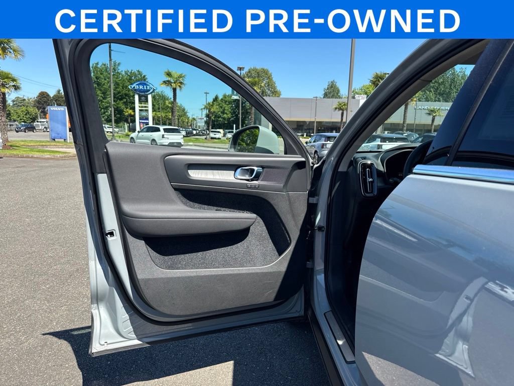 Certified 2025 Volvo XC40 B5 Plus AWD/4WD image 10